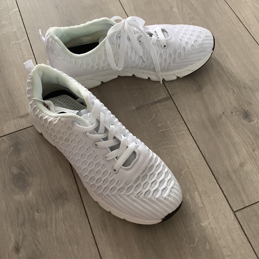 Shoes - Picture 4 of 4
